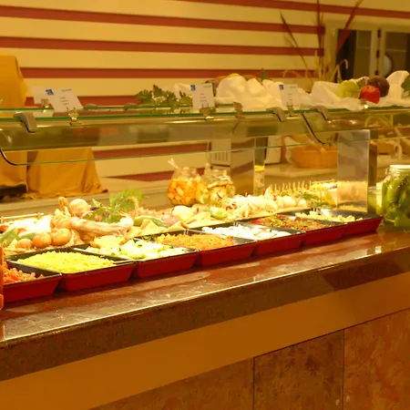 هوليداي وورلد بينالماذينا