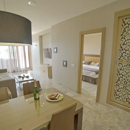 هوليداي وورلد بينالماذينا