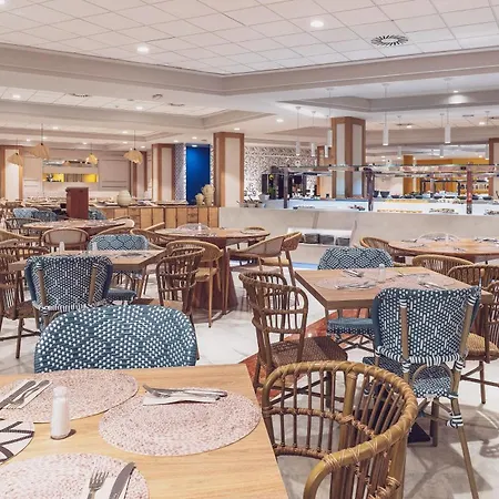 World Resort, Affiliated By Melia Hotel 4*