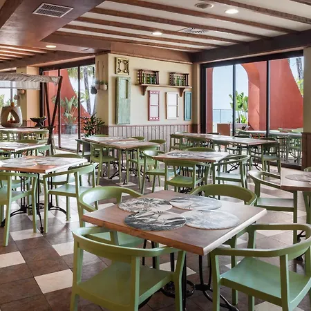 World Resort, Affiliated By Melia Hotel 4*