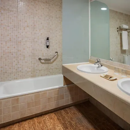 World Resort, Affiliated By Melia Otel 4*